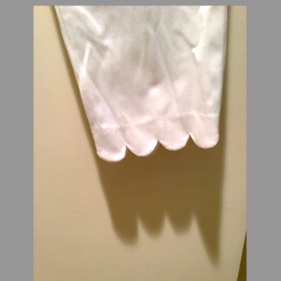 New Directions White cotton crop Pants  with scalloped hem, Size 8P - Picture 2 of 8
